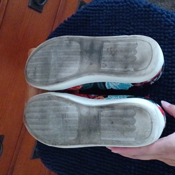 Hippie Black Floral Embroidered women's shoes - Picture 6 of 8